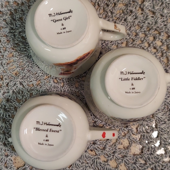 M.J. Hummel (3 cups ☕ ) - Picture 4 of 5